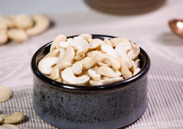 Spilt Cashews 2.5 lb