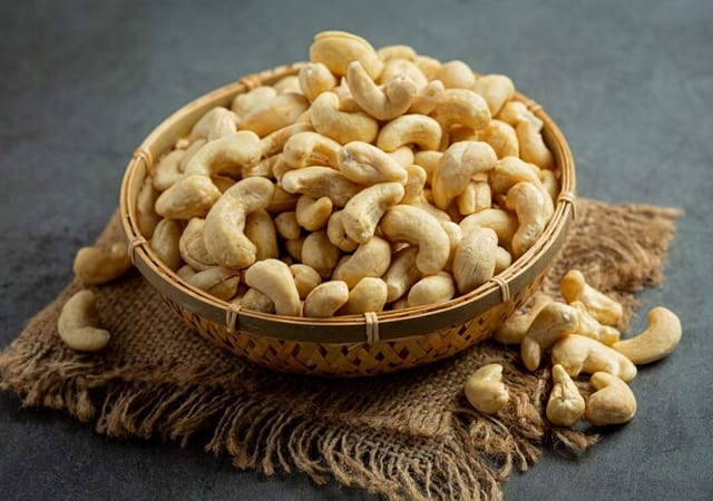 Whole cashews 2.5 lb