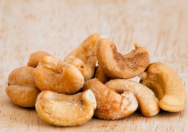 Salted whole cashews 26 oz